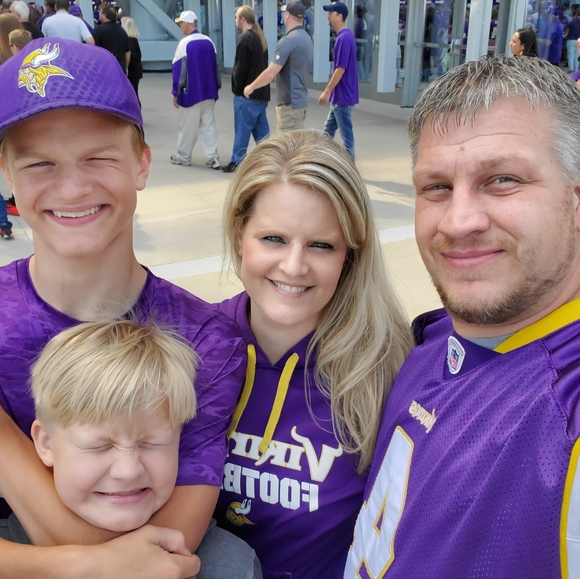 Meet your Posher, Heidi - Picture 3 of 3